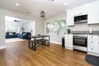 Two Bedroom cottage sleeps 6 & just 7 min from Viejas Casino
