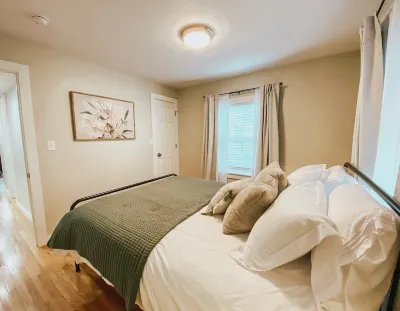 Pristine Cozy Walkable Downtown 2Br Getaway Hotel a 