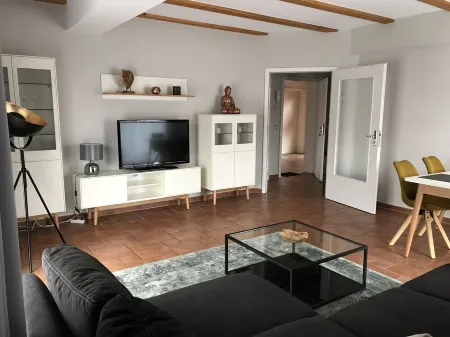 Apartment in a quiet residential area, 800m away from the Plauer See