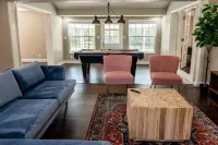 Cheerful 4 bedroom home with  heated pool & lake views