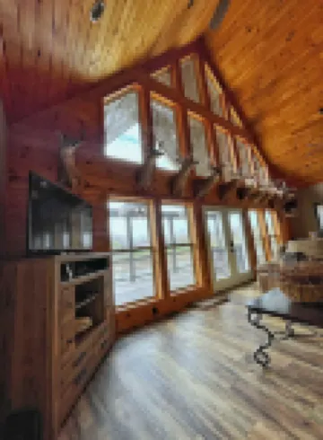 Newly Remodeled! 3-Bedroom Cabin on The Banks of The Current River in Doniphan