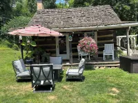 Historic, cozy cabin at Headley Inn Winery & Vineyard with WiFi, AC & Fireplace - Chalets
