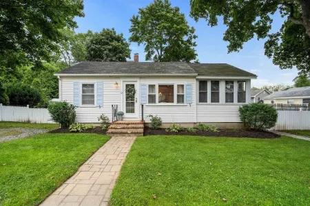 Close to Beach! Pool, Hot Tub, Firepit in Patio area & Deck.