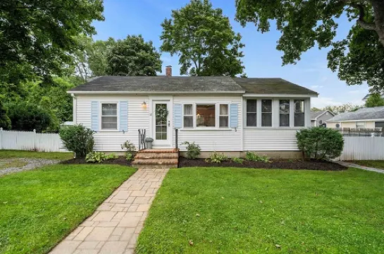 Close to Beach! Pool, Hot Tub, Firepit in Patio area & Deck.