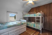 Waterfront lake cottage on gorgeous Clark Lake in Jackson! 4 bedrooms, sleeps 10
