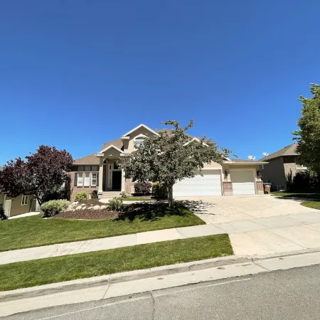 Full Above Ground Basement 2 BR 1 B w/ Gorgeous Views