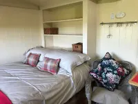 Luxury Shepherd's Hut (The Rowan) at Templehall