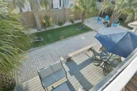 🌴Lush backyard, vaulted open concept, quiet,7 min walk 2 beach, plenty parking! Hotels in Lower Grand Lagoon