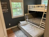 3 bedroom lake house & pool, only 35 min. to Wisconsin Dell and Cascade Mountain Hotels in Packwaukee