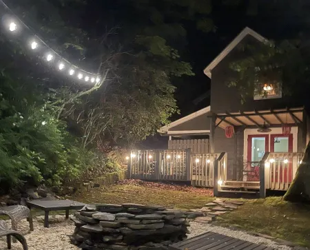 Beautiful Historic Farmhouse Style Cottage min. to Downtown Boone, Watauga River