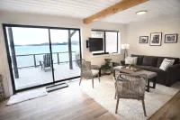 The Paddle Shack: Oceanfront Deck with Multiple Levels. Hot Tub! Amazing Views!