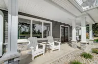 Heated Seasonal Pool, Hot Tub, Golf Course Home with Putting Green, Dogs Welcome - 5-Star
