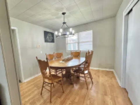 15 minutes to the airport. A peaceful nest in the middle of the city. Hotel di Owasso