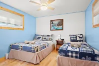 Lakeview-Hot Tub-Pool Table-Poker Table-ArcadeGame: Harmony Lakeview Haven