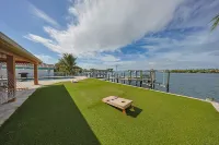 The Dolphin Inn with Views of Tampa Bay & Marina