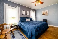 Charming/Cozy 2 BR 1 Bath steps from downtown.