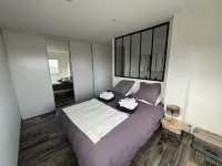 Maison Contemporaine vue mer et Piscine Intérieure Hotels in Locquirec