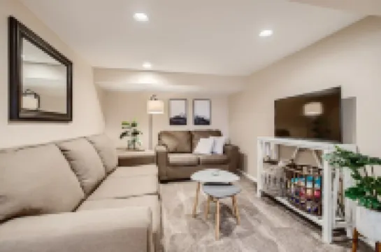 Relaxing Downtown Castle Rock guest suite. Hotels in Castle Rock