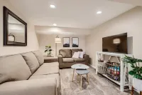 Relaxing Downtown Castle Rock guest suite.