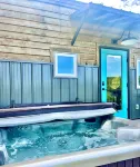 Tiny House on Upper Iowa River w/ hot tub