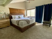 The River's Edge - Private Home with River Access and Spa