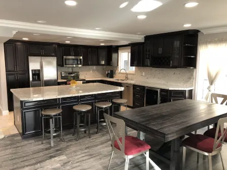 Walk to Beach & Harbor 1 - Lantern District Отели рядом с достопримечательностью «Солт Крик Бич»