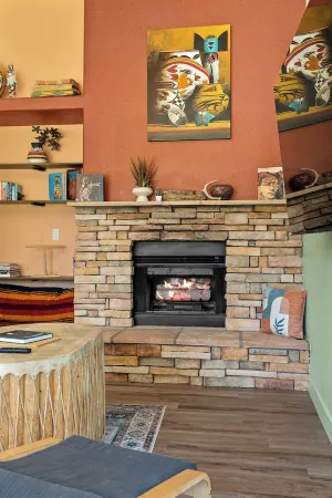 Red Rock Views! Pool~Pickleball~Hike~Golf, Deck Overlooks the 9th Green! Sedona