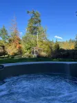 Cozy Studio Apartment Maple Falls, with Hot Tub