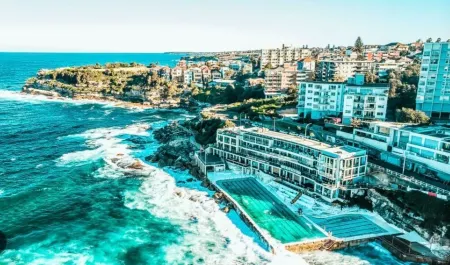 Hidden Gem 2BR LvL1 Home Top Apt Pool & Heated Spa near Sydney's Best Spots