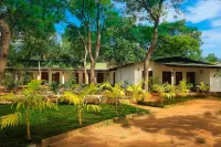 Leon Lakeside Hotel - Kataragama Hotel dekat Tissamaharama Raja Maha Vihara