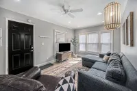 Updated Modern & Spacious 2 bed Apartment Near Everything!