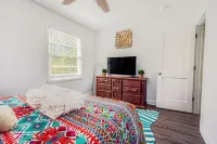 Port Of The Royal - 2 Minutes from Parris Island, 5 Minute WALK to Restaurants.