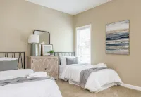 Modern Home! Golf Simulator - Poker - Pet Friendly Hotels near Pinehurst Resort