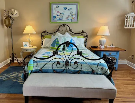 Adorable 'Beach Cottage' condo in Ocean Village, an active beach community!