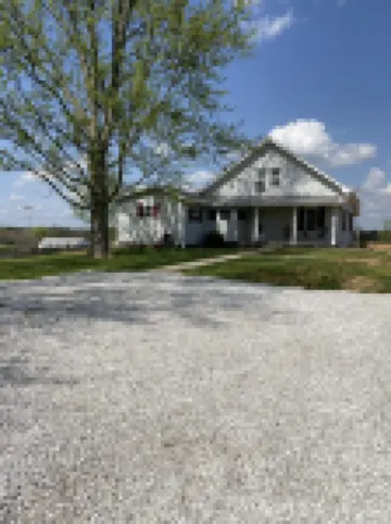 Beautiful Farmhouse near Lake Cumberland