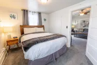 Downtown 1 Bedroom Charmer - Walk, Bike, Visit, Enjoy!!
