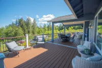Luxury Home Retreat-Sweeping Views + Large Hot Tub