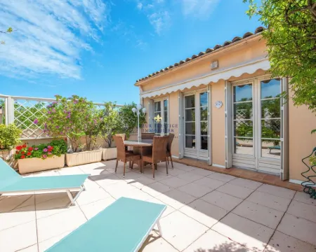 Saint-Tropez, Place des Lices サン・トロペのホテル