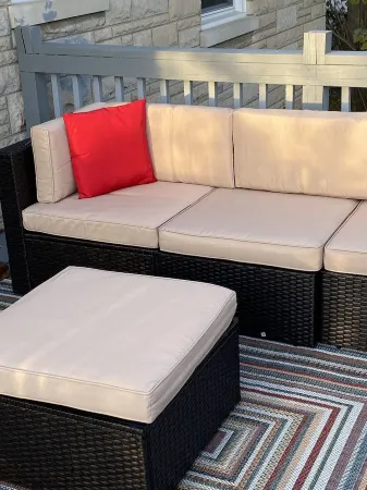 Relax, min from Louisville, Pet friendly, Entire house- fenced in backyard.