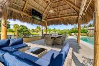 Waterfront Oasis w/ Pool, Minigolf & TikiHut! Perfect for Families