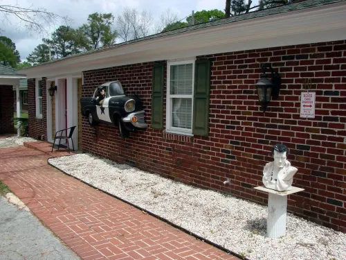 Historic New Bern Charm with Unique Themed Rooms