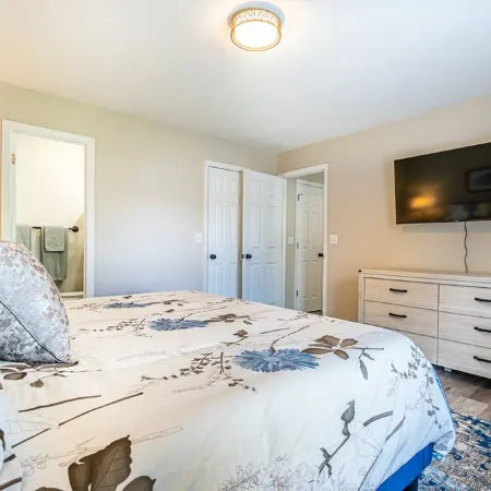 NEW! Fully stocked luxury home 5 min to I-65/I-72.