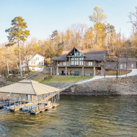 "LAKEVIEW": No Steps, Hot Tub, Boat/Swim Dock, Elevator