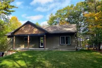 4-Bedroom Lakehouse minutes away from downtown Minocqua
