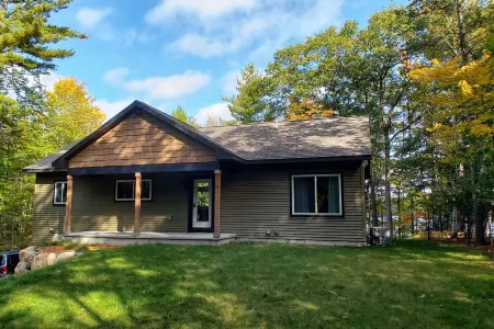 4-Bedroom Lakehouse minutes away from downtown Minocqua