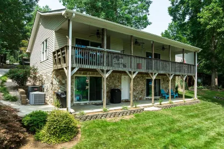 Lake Norman house in quiet neighborhood