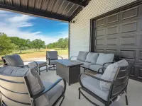 Xenia Creek Barndo l hot tub l pool l Valley Mills, Clifton, Waco, Gatesville Hotels in Bosque County