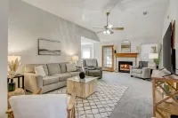 Elegant Home with Amazing Back Patio.  3Br / 2BTH - Sleeps 8. Hotels in Beaumont