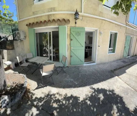 Joli Appartement Rénové de 55m2. Parking Gratuit