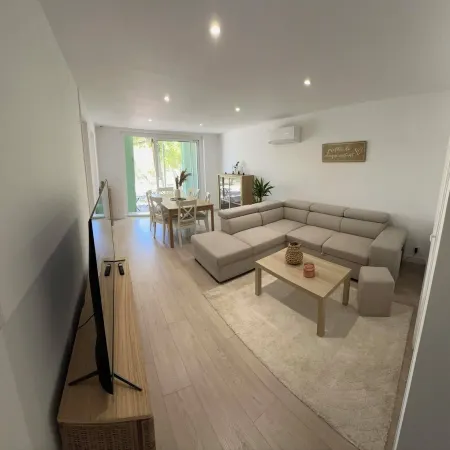 Joli Appartement Rénové de 55m2. Parking Gratuit